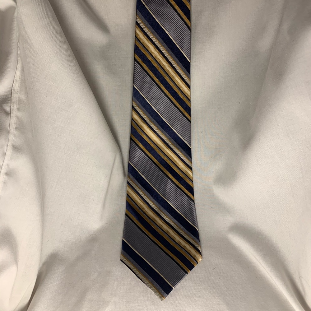 Daniel Craig necktie.